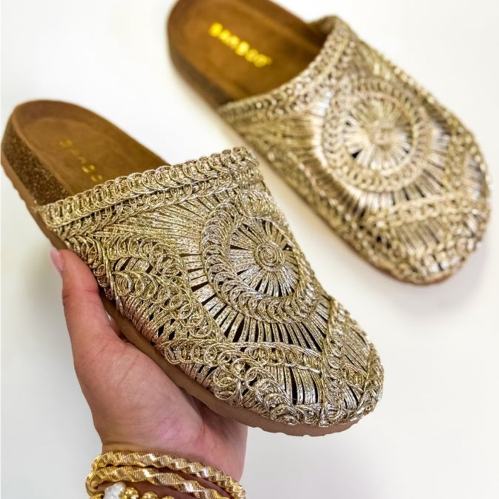 Elegant Gold/NaturalWomen's Slip-On Shoes - size 7